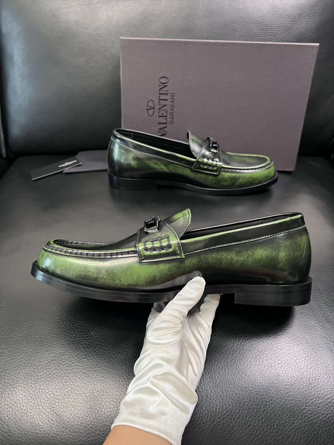 VALENTINO  高品质  顶级工艺品  华伦天奴，皮鞋专柜同步，鞋面意大利进口，高品质复杂工艺品，