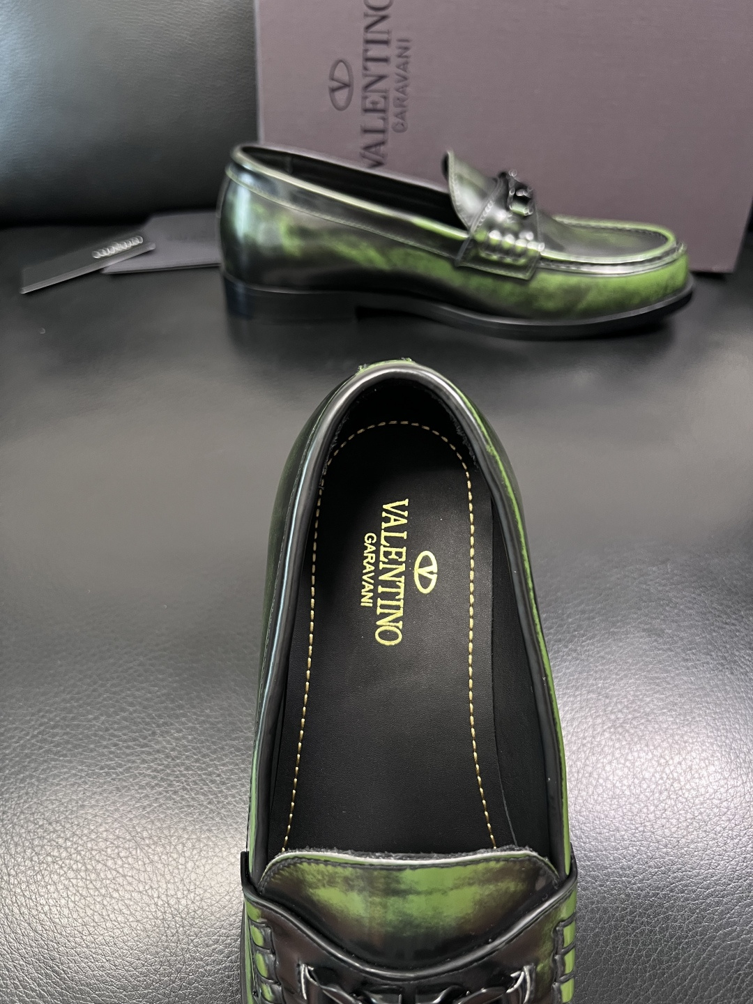 VALENTINO  高品质  顶级工艺品  华伦天奴，皮鞋专柜同步，鞋面意大利进口，高品质复杂工艺品，