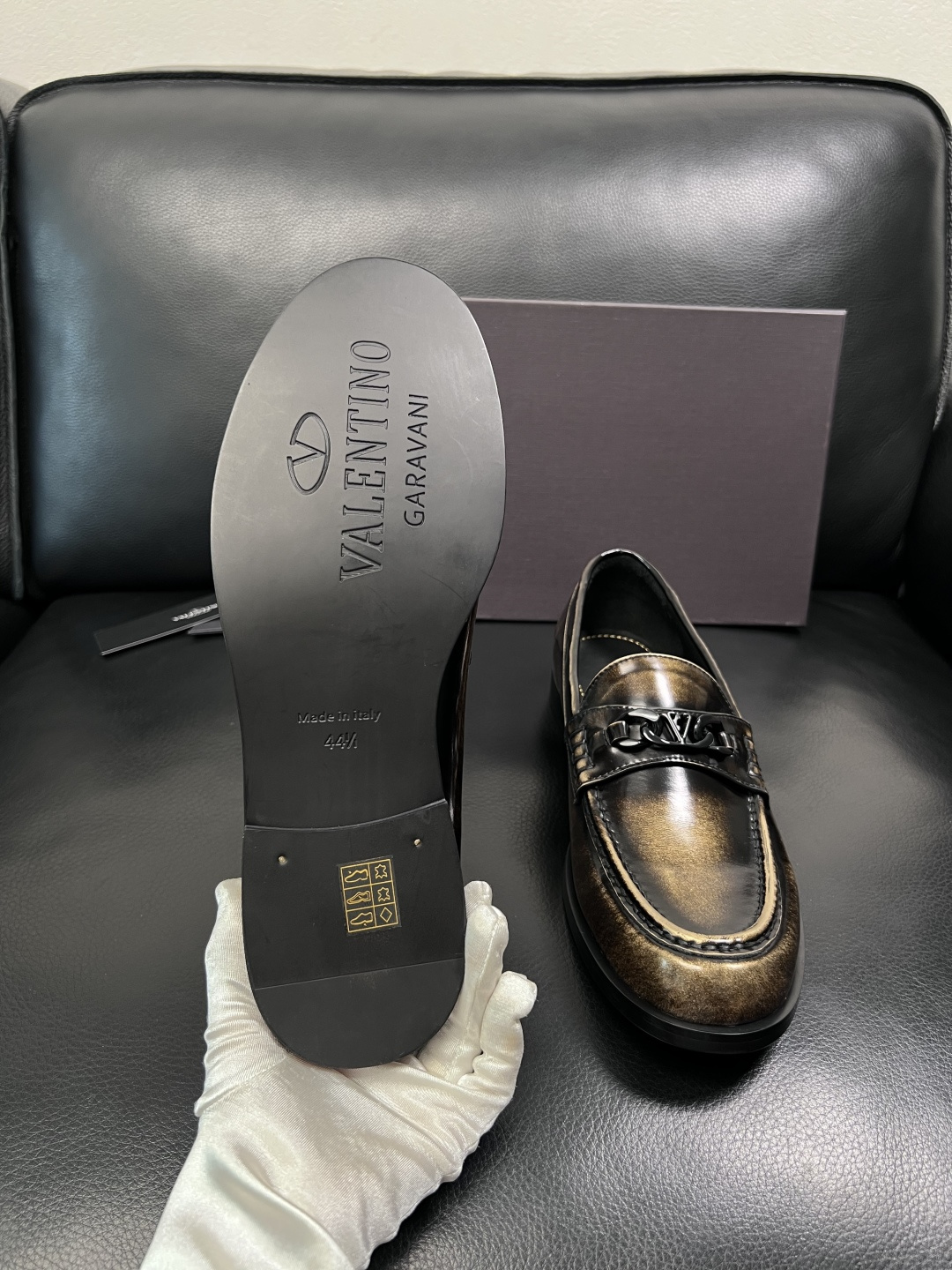 VALENTINO  高品质  顶级工艺品  华伦天奴，皮鞋专柜同步，鞋面意大利进口，高品质复杂工艺品，