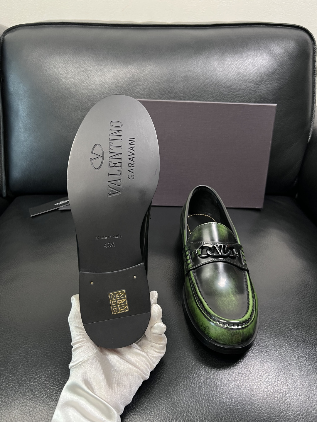 VALENTINO  高品质  顶级工艺品  华伦天奴，皮鞋专柜同步，鞋面意大利进口，高品质复杂工艺品，