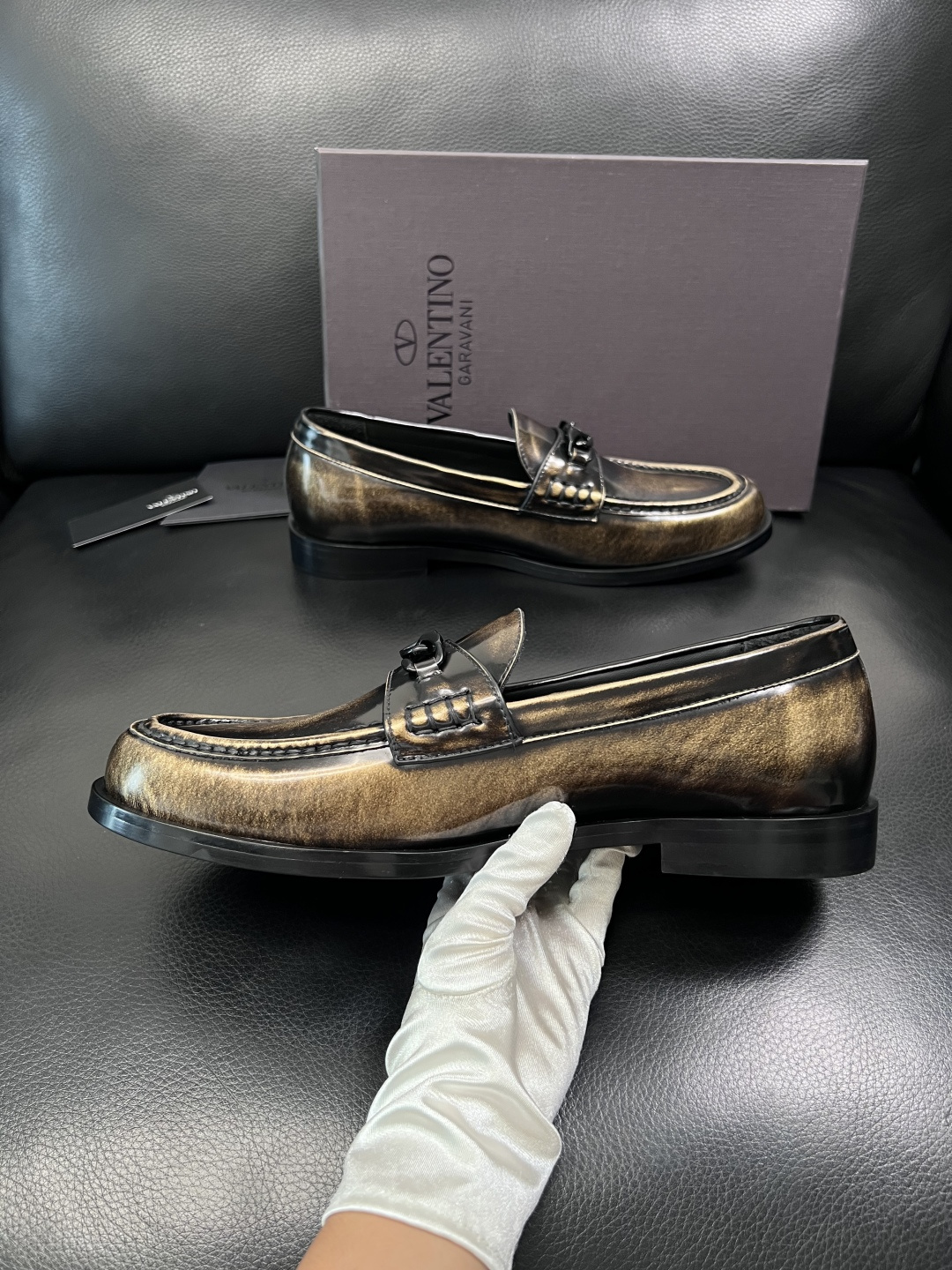 VALENTINO  高品质  顶级工艺品  华伦天奴，皮鞋专柜同步，鞋面意大利进口，高品质复杂工艺品，