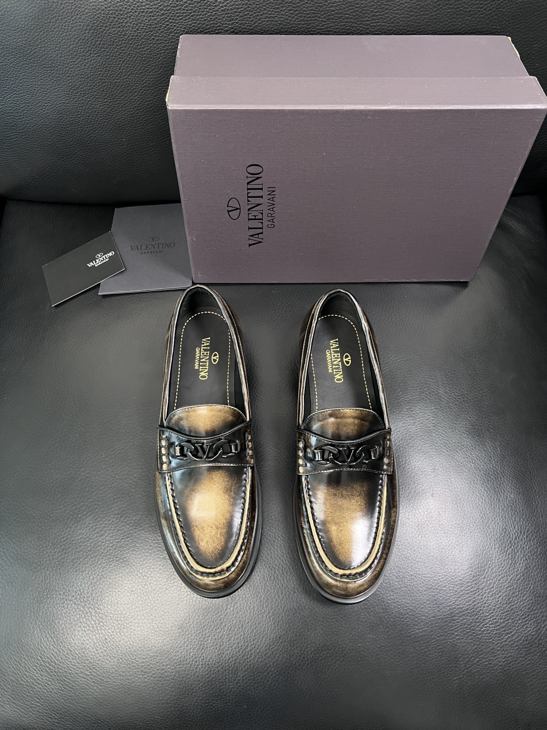 VALENTINO  高品质  顶级工艺品  华伦天奴，皮鞋专柜同步，鞋面意大利进口，高品质复杂工艺品，