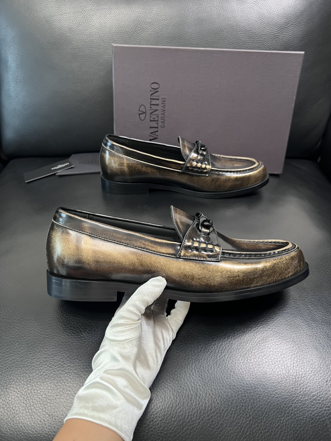 VALENTINO  高品质  顶级工艺品  华伦天奴，皮鞋专柜同步，鞋面意大利进口，高品质复杂工艺品，