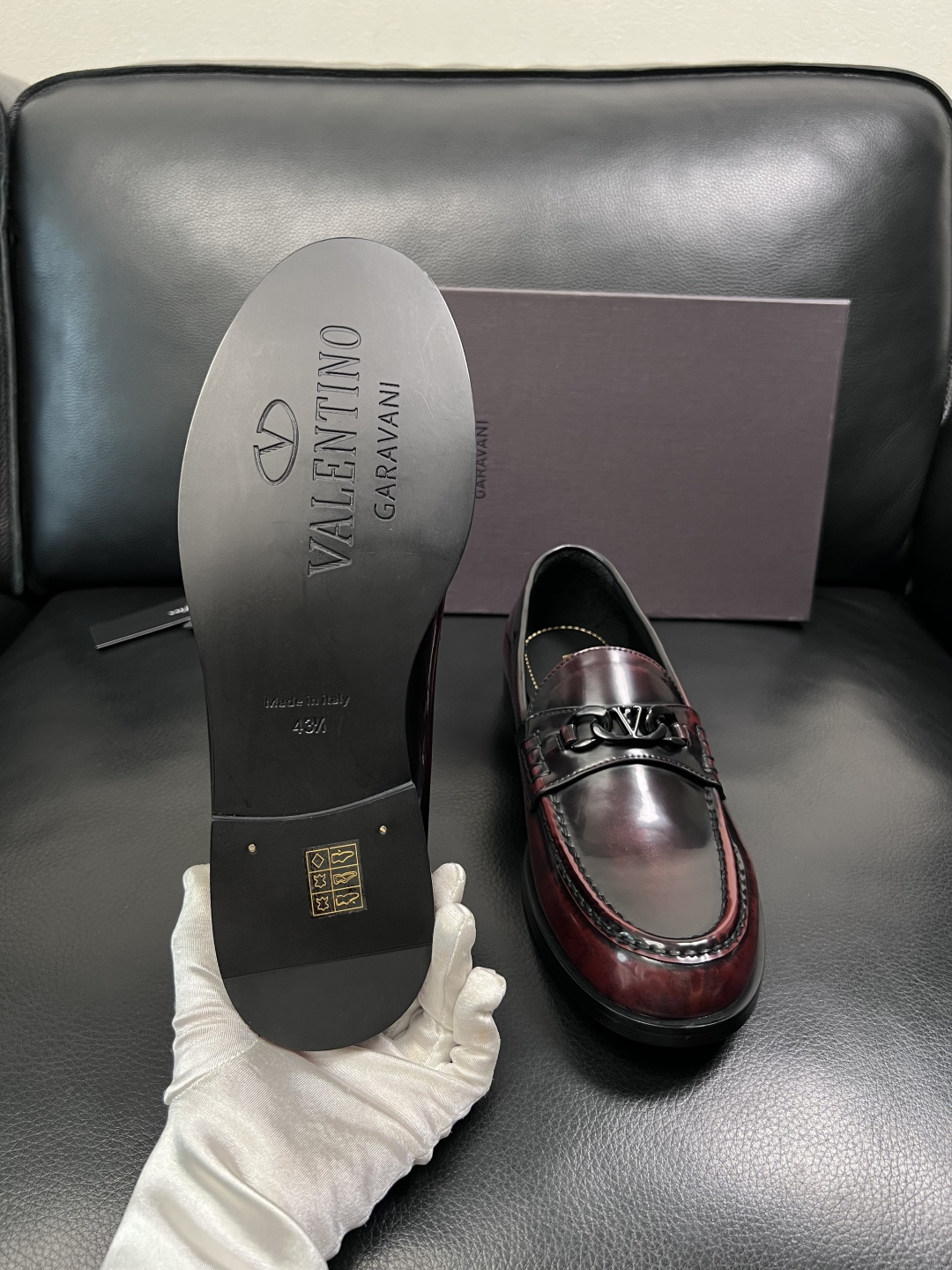 VALENTINO  高品质  顶级工艺品  华伦天奴，皮鞋专柜同步，鞋面意大利进口，高品质复杂工艺品，