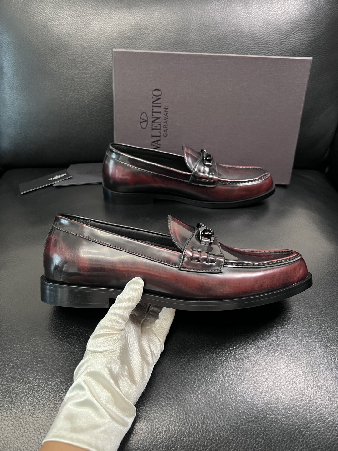 VALENTINO  高品质  顶级工艺品  华伦天奴，皮鞋专柜同步，鞋面意大利进口，高品质复杂工艺品，