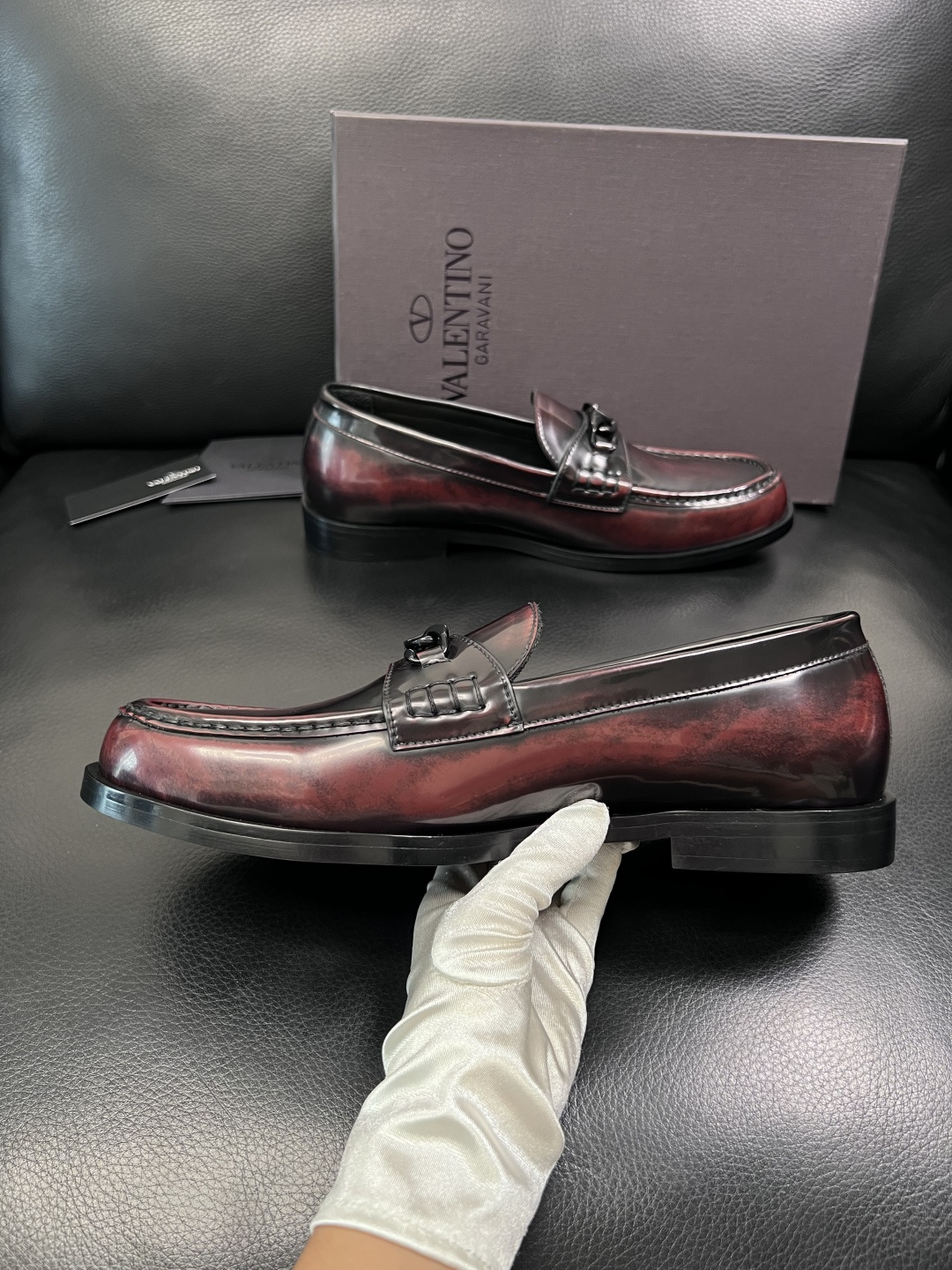 VALENTINO  高品质  顶级工艺品  华伦天奴，皮鞋专柜同步，鞋面意大利进口，高品质复杂工艺品，