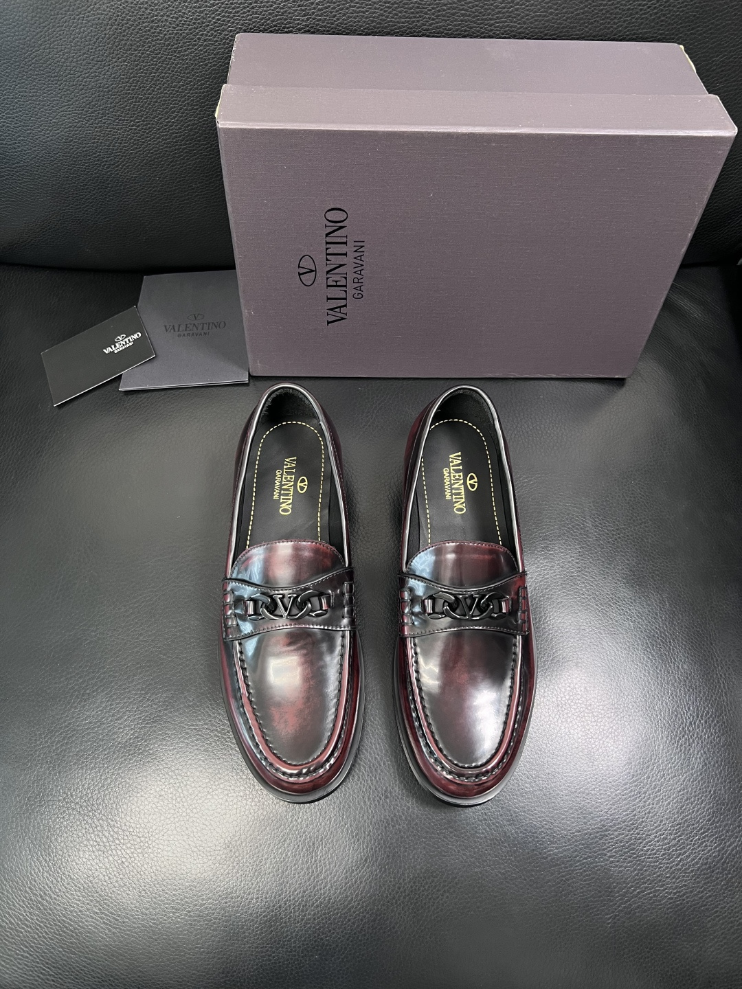 VALENTINO  高品质  顶级工艺品  华伦天奴，皮鞋专柜同步，鞋面意大利进口，高品质复杂工艺品，