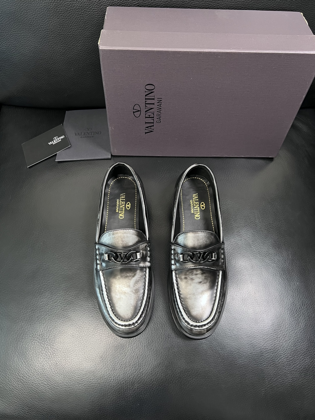 VALENTINO  高品质  顶级工艺品  华伦天奴，皮鞋专柜同步，鞋面意大利进口，高品质复杂工艺品，