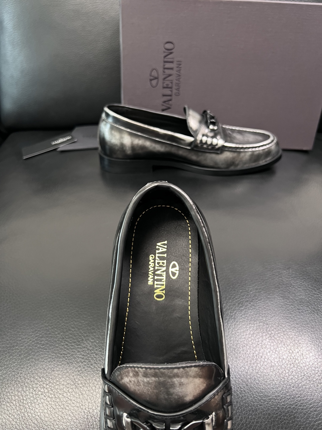 VALENTINO  高品质  顶级工艺品  华伦天奴，皮鞋专柜同步，鞋面意大利进口，高品质复杂工艺品，