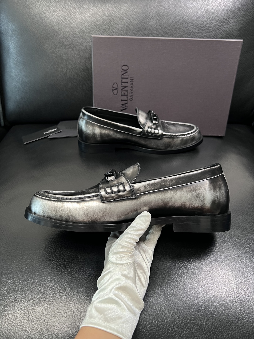 VALENTINO  高品质  顶级工艺品  华伦天奴，皮鞋专柜同步，鞋面意大利进口，高品质复杂工艺品，