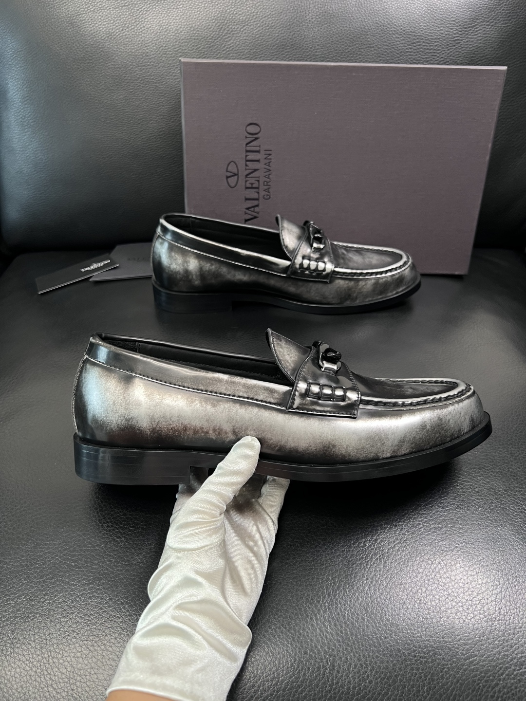 VALENTINO  高品质  顶级工艺品  华伦天奴，皮鞋专柜同步，鞋面意大利进口，高品质复杂工艺品，