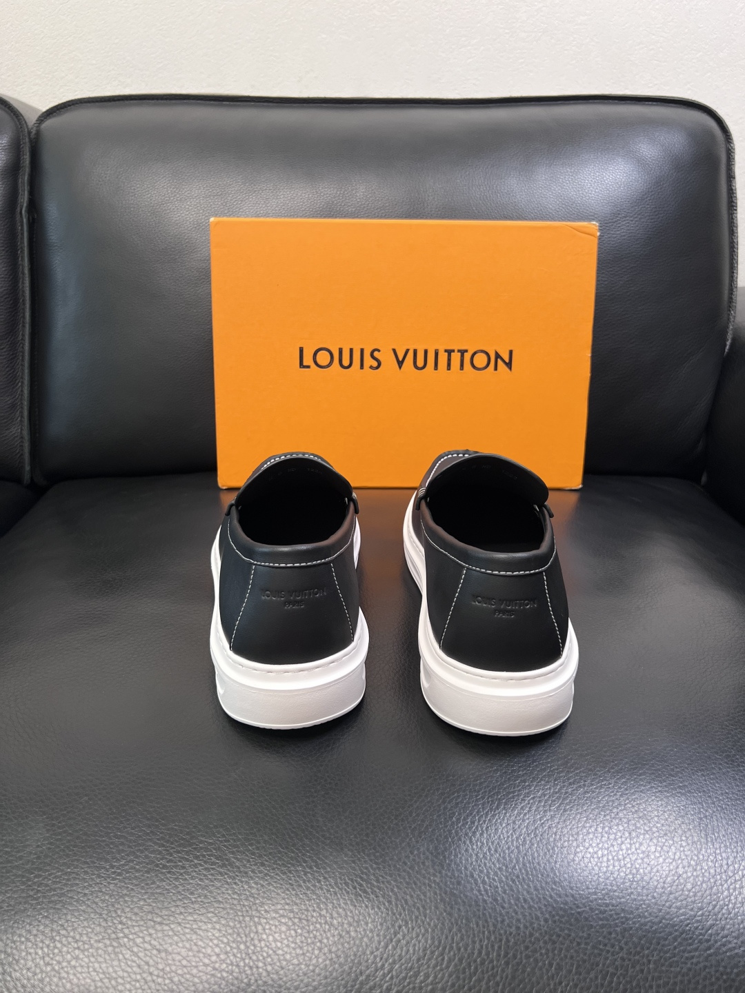 Lv  高品质  顶级工艺品  路易威登，运动板鞋专柜同步，鞋面意大利进口，高品质拼接缤纷色彩复杂工艺品