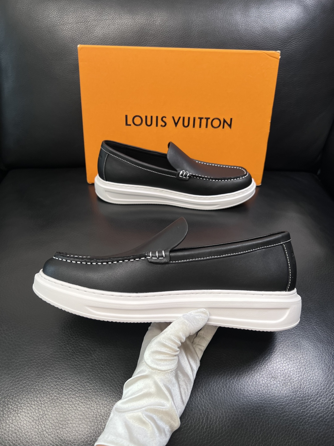 Lv  高品质  顶级工艺品  路易威登，运动板鞋专柜同步，鞋面意大利进口，高品质拼接缤纷色彩复杂工艺品