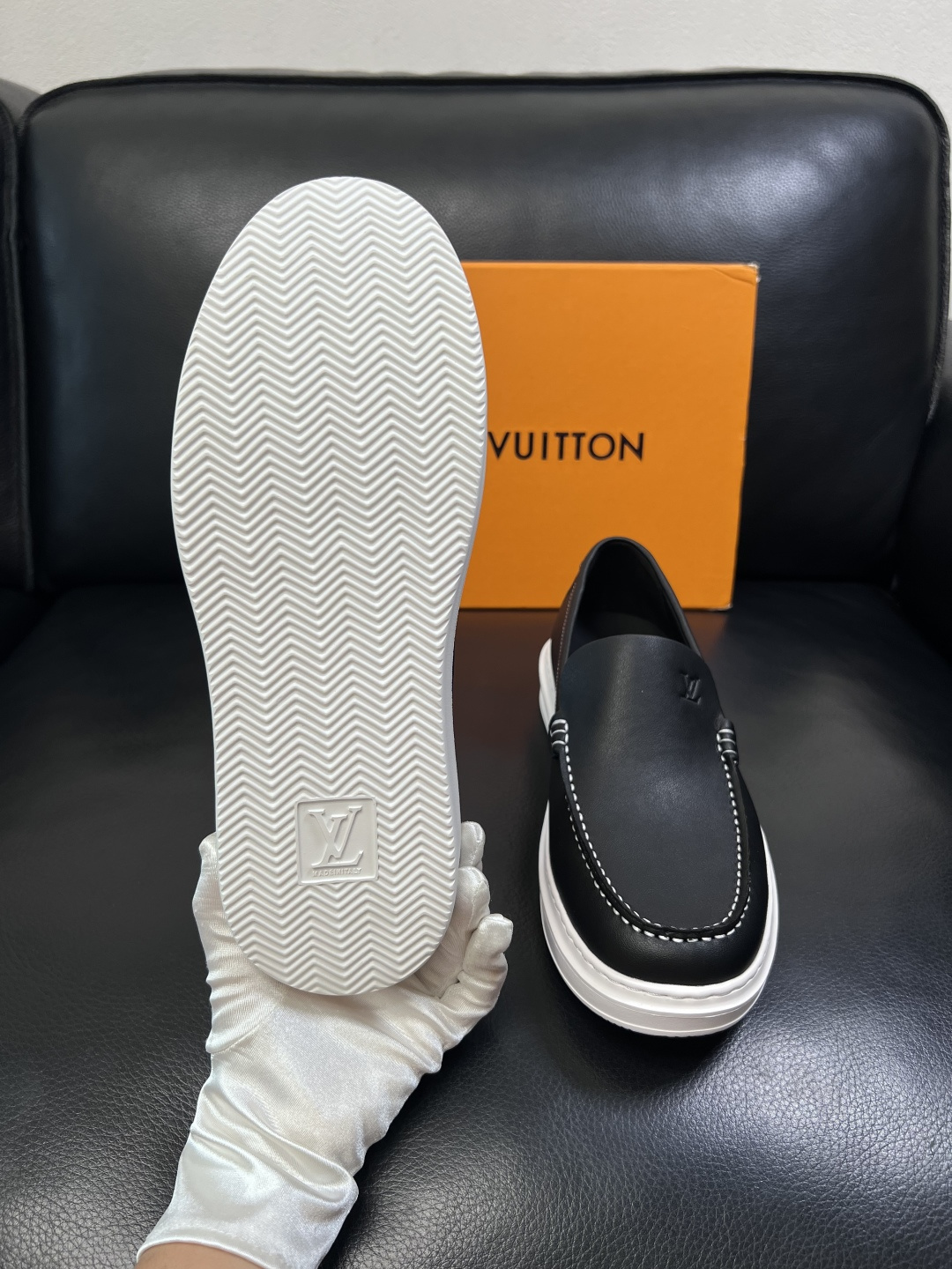 Lv  高品质  顶级工艺品  路易威登，运动板鞋专柜同步，鞋面意大利进口，高品质拼接缤纷色彩复杂工艺品
