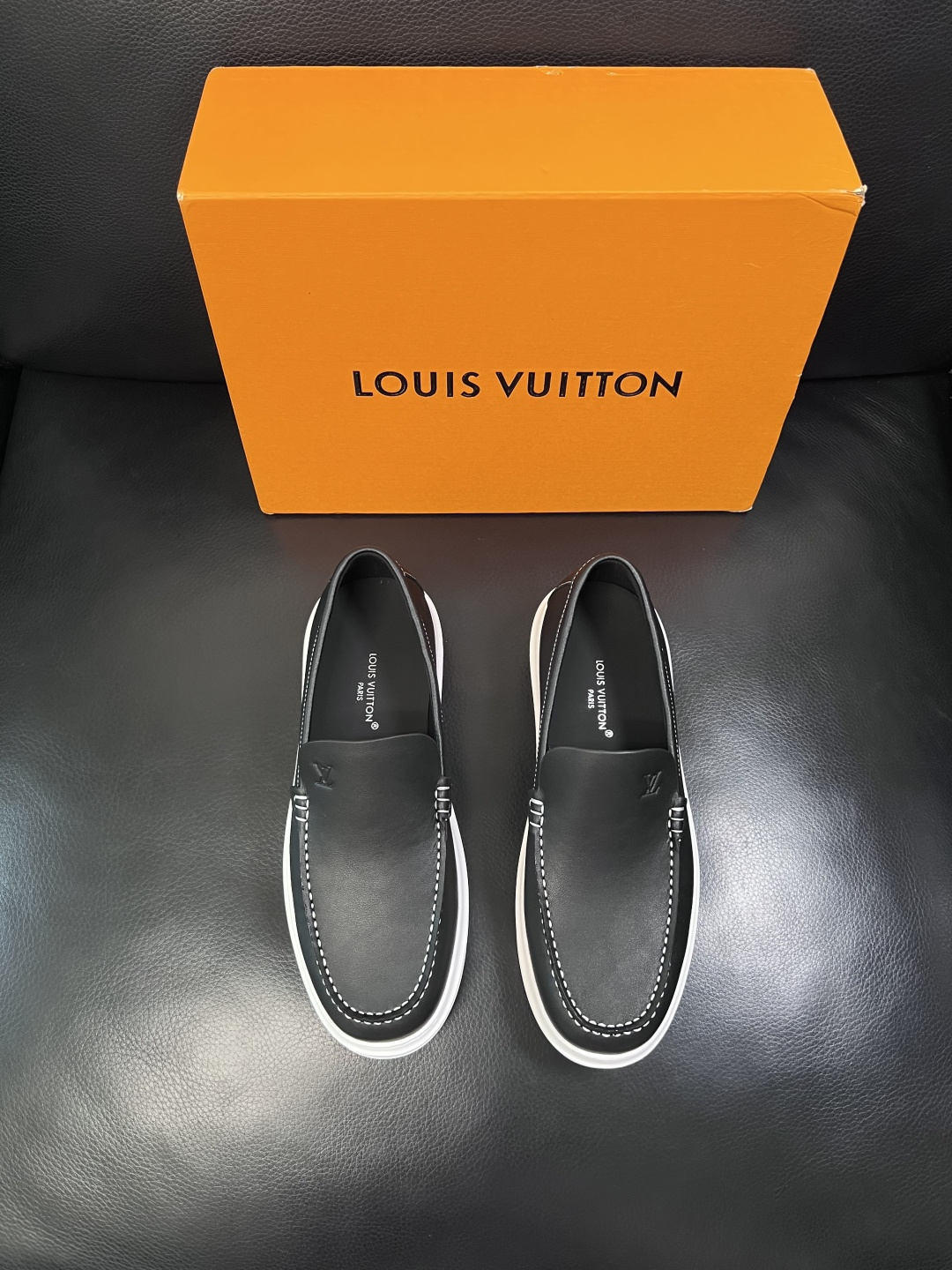 Lv  高品质  顶级工艺品  路易威登，运动板鞋专柜同步，鞋面意大利进口，高品质拼接缤纷色彩复杂工艺品