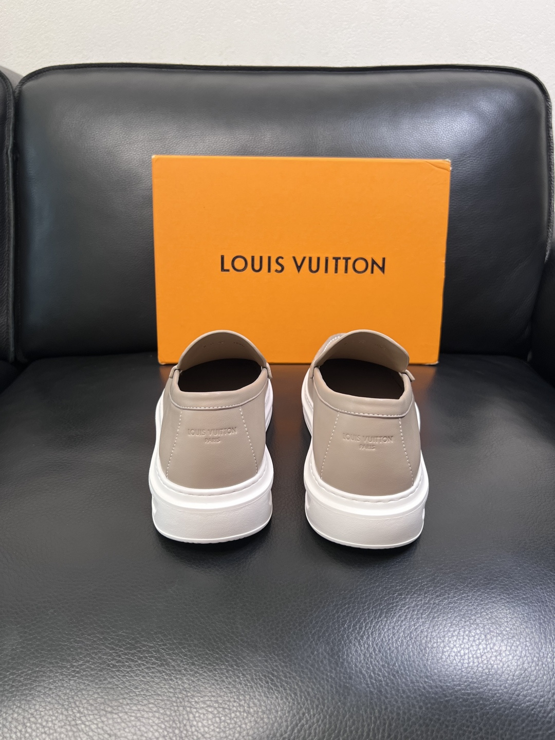 Lv  高品质  顶级工艺品  路易威登，运动板鞋专柜同步，鞋面意大利进口，高品质拼接缤纷色彩复杂工艺品