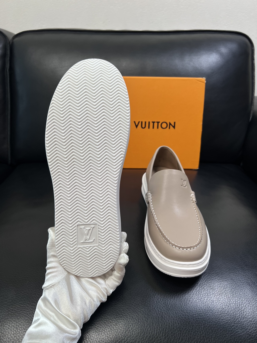 Lv  高品质  顶级工艺品  路易威登，运动板鞋专柜同步，鞋面意大利进口，高品质拼接缤纷色彩复杂工艺品