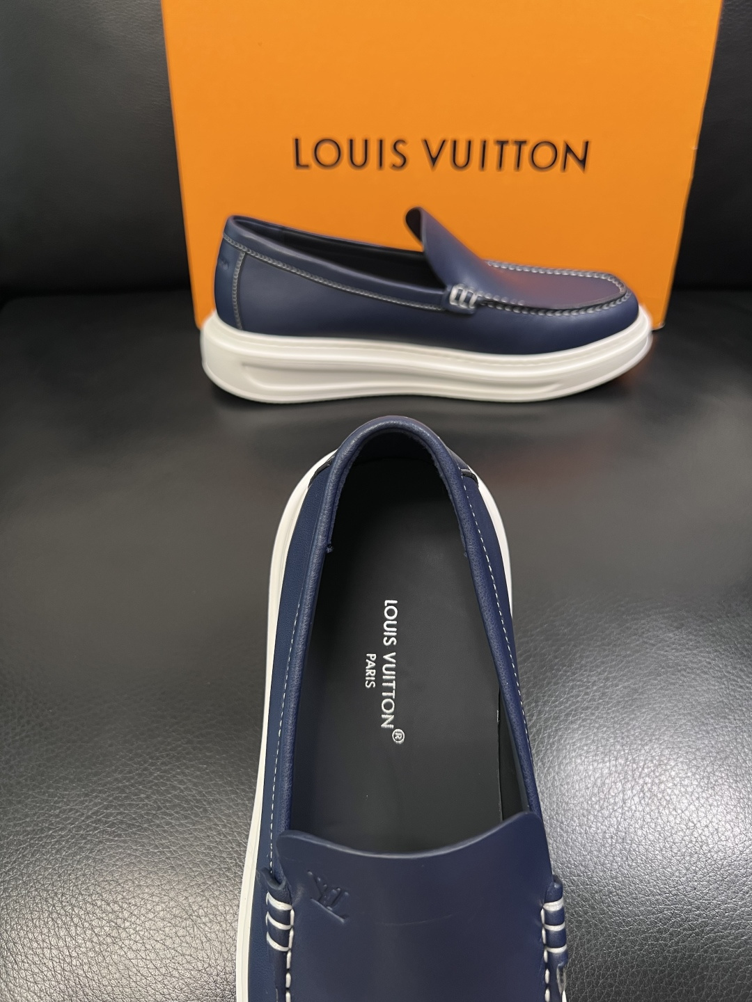 Lv  高品质  顶级工艺品  路易威登，运动板鞋专柜同步，鞋面意大利进口，高品质拼接缤纷色彩复杂工艺品
