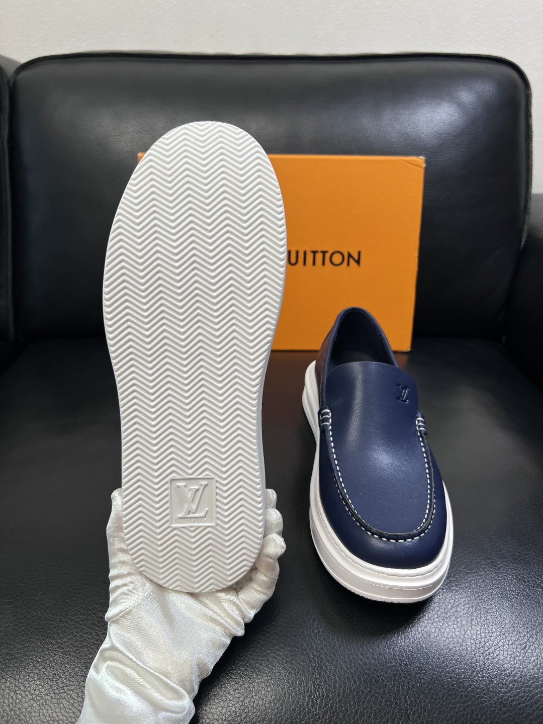 Lv  高品质  顶级工艺品  路易威登，运动板鞋专柜同步，鞋面意大利进口，高品质拼接缤纷色彩复杂工艺品