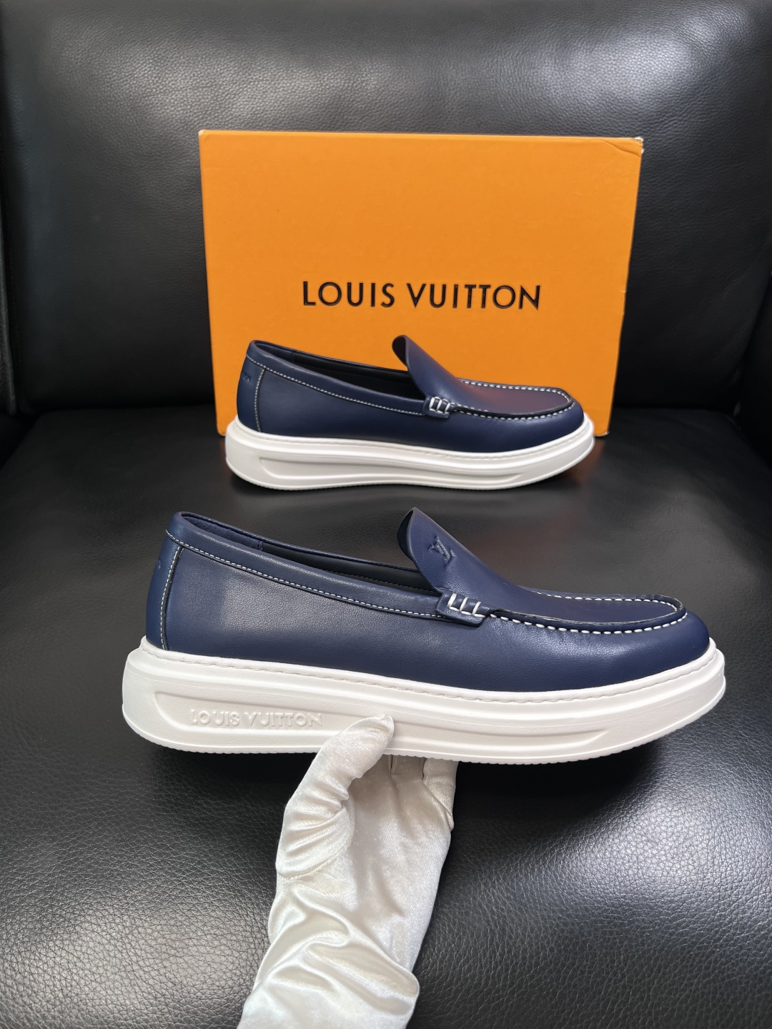 Lv  高品质  顶级工艺品  路易威登，运动板鞋专柜同步，鞋面意大利进口，高品质拼接缤纷色彩复杂工艺品