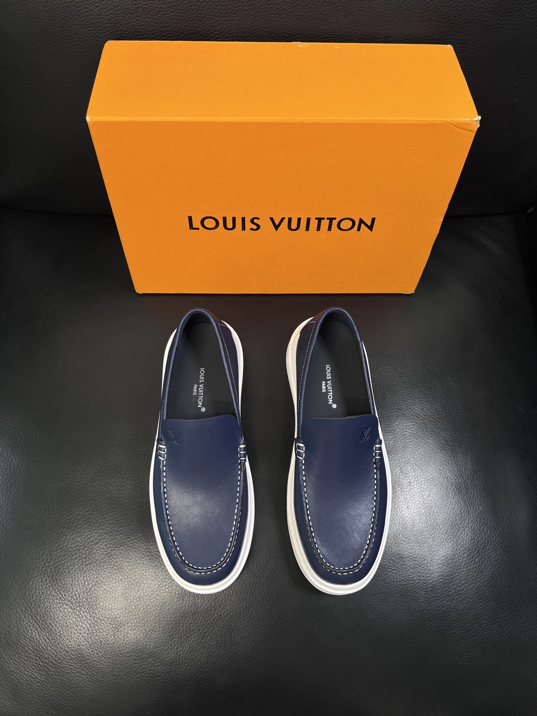 Lv  高品质  顶级工艺品  路易威登，运动板鞋专柜同步，鞋面意大利进口，高品质拼接缤纷色彩复杂工艺品