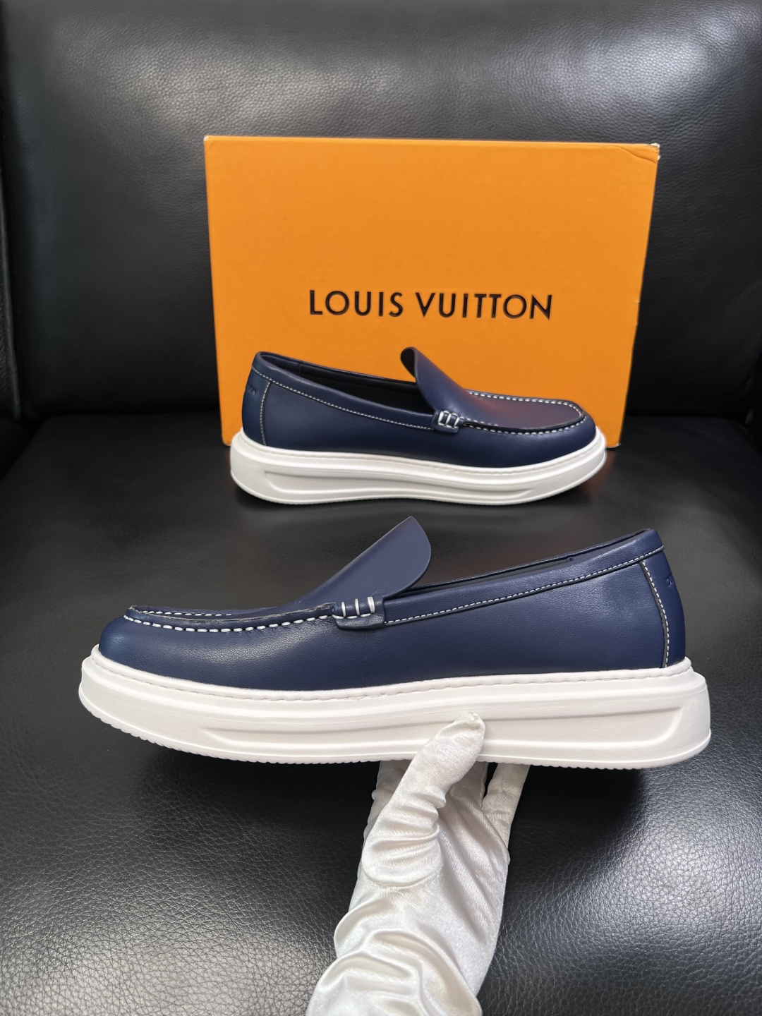 Lv  高品质  顶级工艺品  路易威登，运动板鞋专柜同步，鞋面意大利进口，高品质拼接缤纷色彩复杂工艺品
