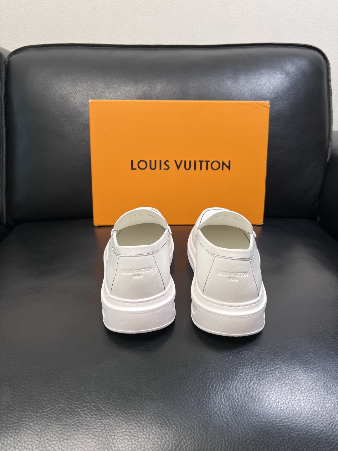 Lv  高品质  顶级工艺品  路易威登，运动板鞋专柜同步，鞋面意大利进口，高品质拼接缤纷色彩复杂工艺品
