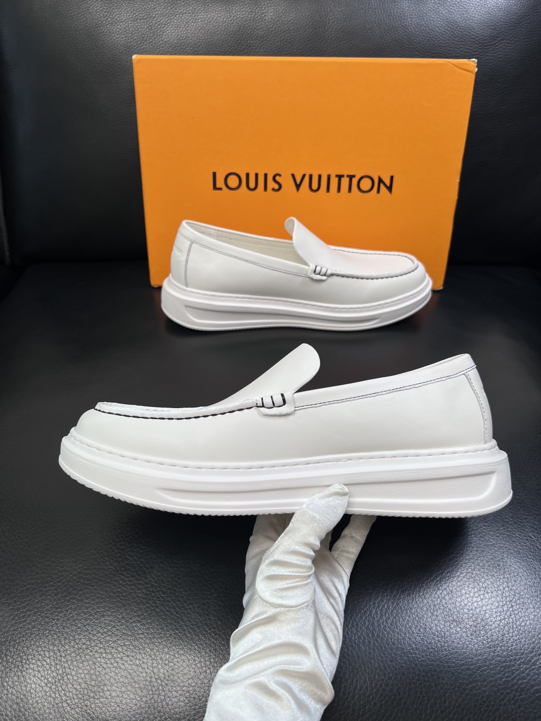Lv  高品质  顶级工艺品  路易威登，运动板鞋专柜同步，鞋面意大利进口，高品质拼接缤纷色彩复杂工艺品