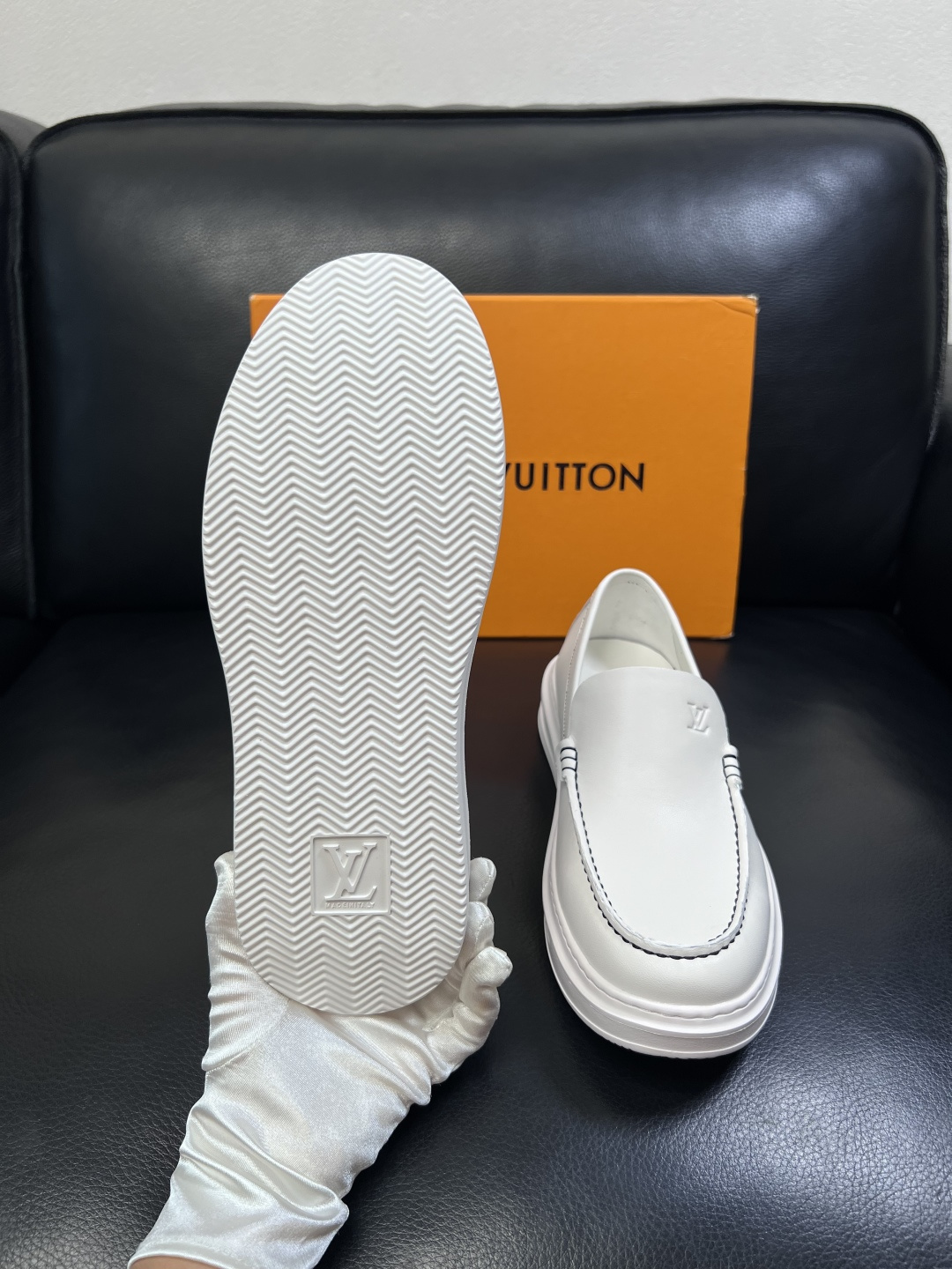 Lv  高品质  顶级工艺品  路易威登，运动板鞋专柜同步，鞋面意大利进口，高品质拼接缤纷色彩复杂工艺品