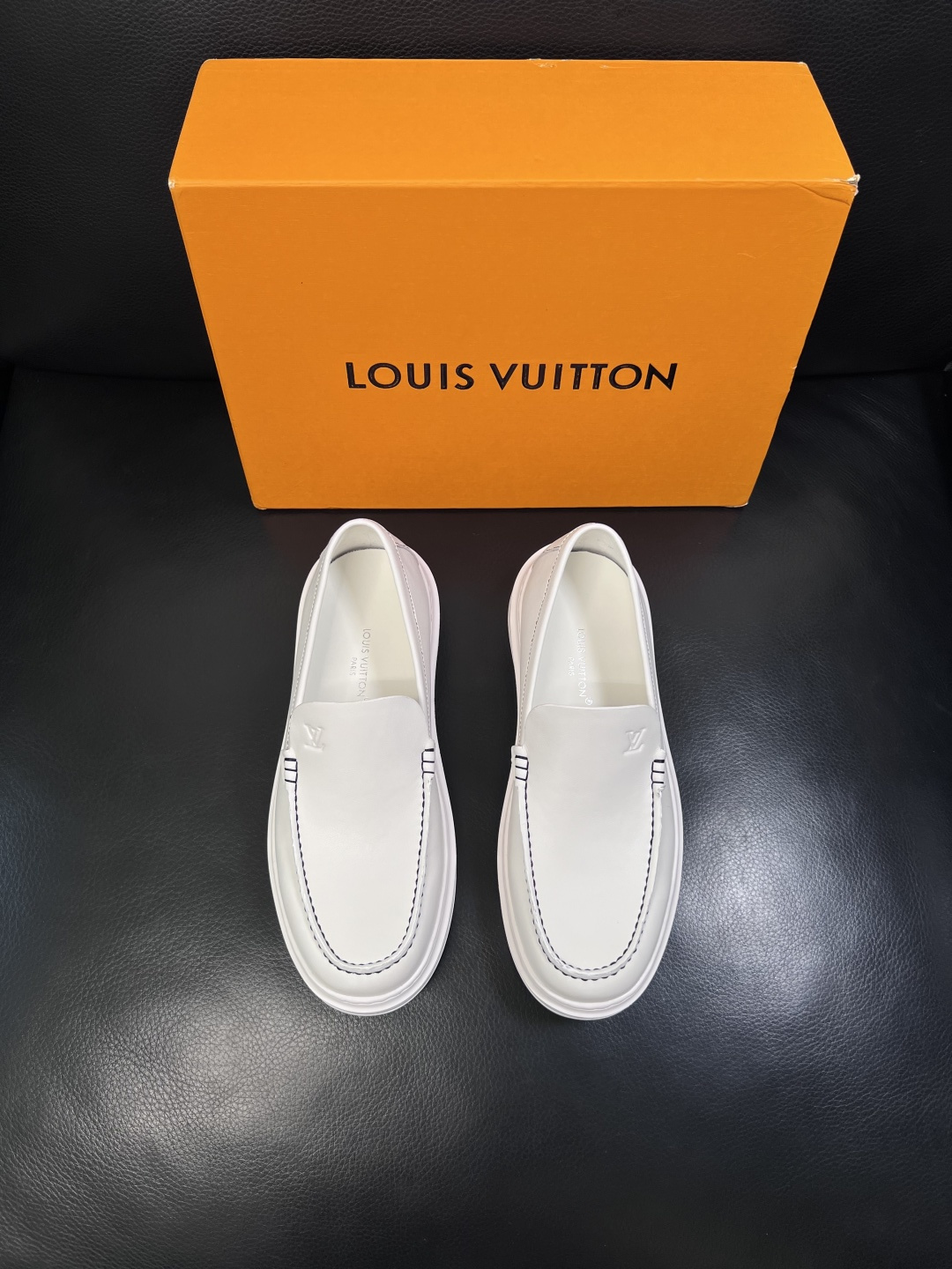 Lv  高品质  顶级工艺品  路易威登，运动板鞋专柜同步，鞋面意大利进口，高品质拼接缤纷色彩复杂工艺品