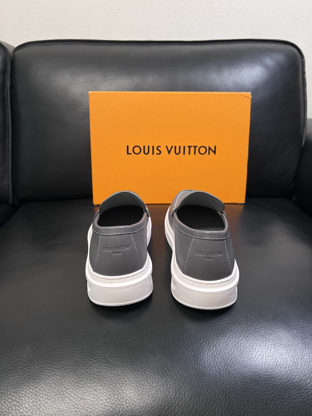 Lv  高品质  顶级工艺品  路易威登，运动板鞋专柜同步，鞋面意大利进口，高品质拼接缤纷色彩复杂工艺品