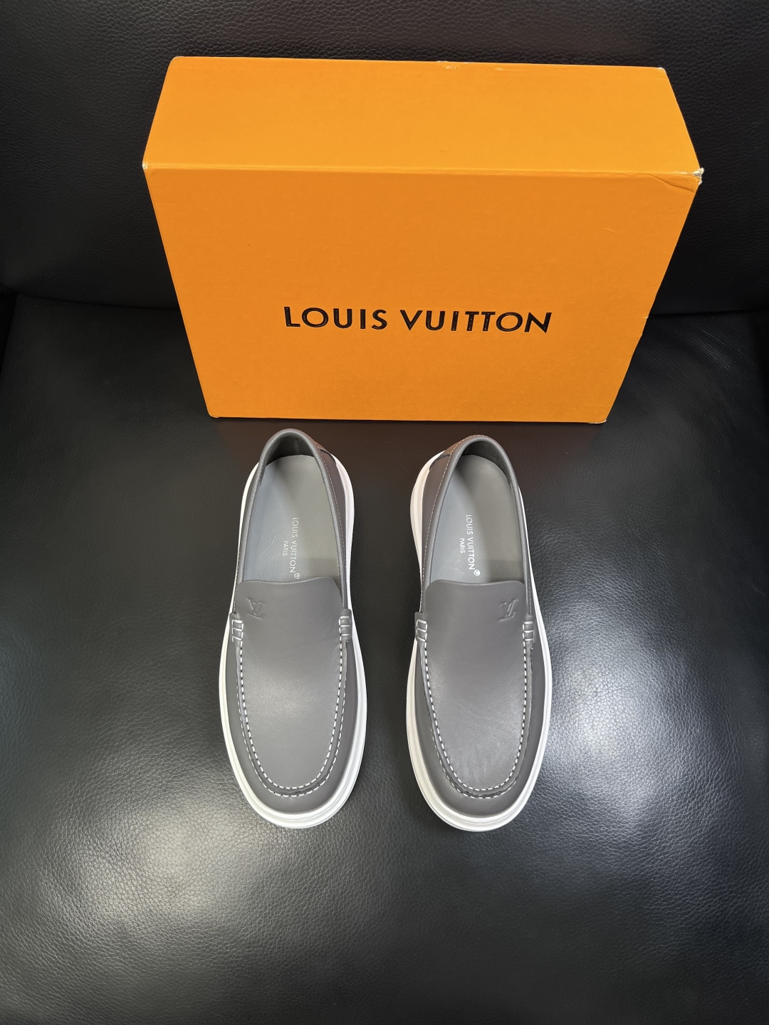 Lv  高品质  顶级工艺品  路易威登，运动板鞋专柜同步，鞋面意大利进口，高品质拼接缤纷色彩复杂工艺品