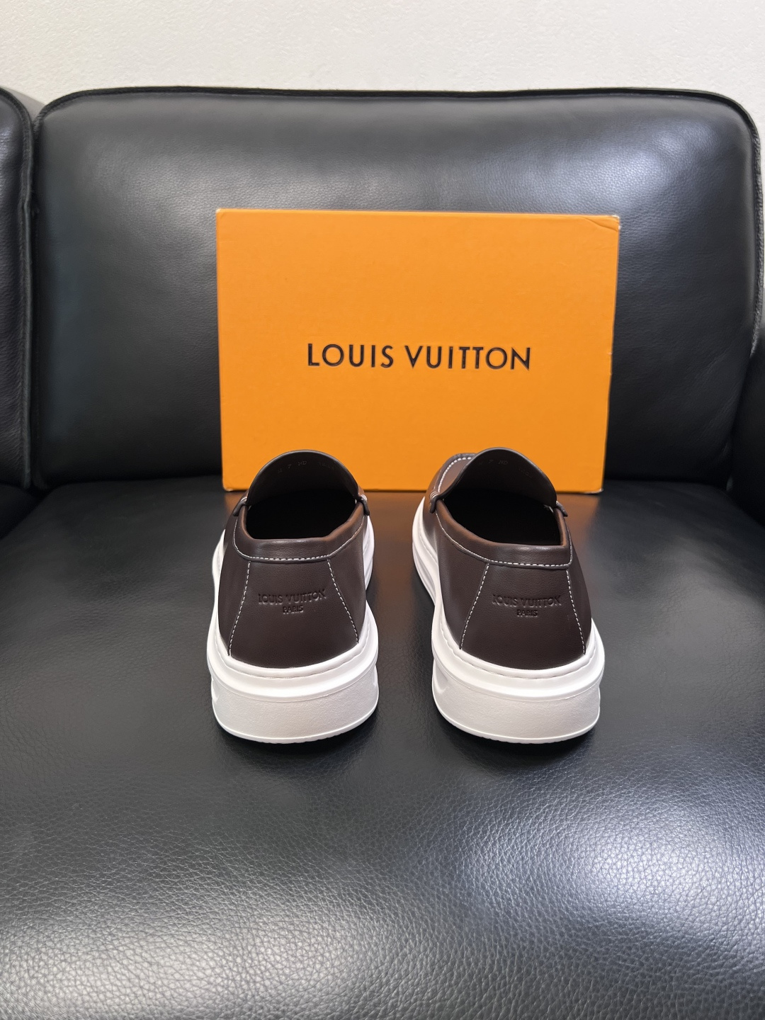 Lv  高品质  顶级工艺品  路易威登，运动板鞋专柜同步，鞋面意大利进口，高品质拼接缤纷色彩复杂工艺品