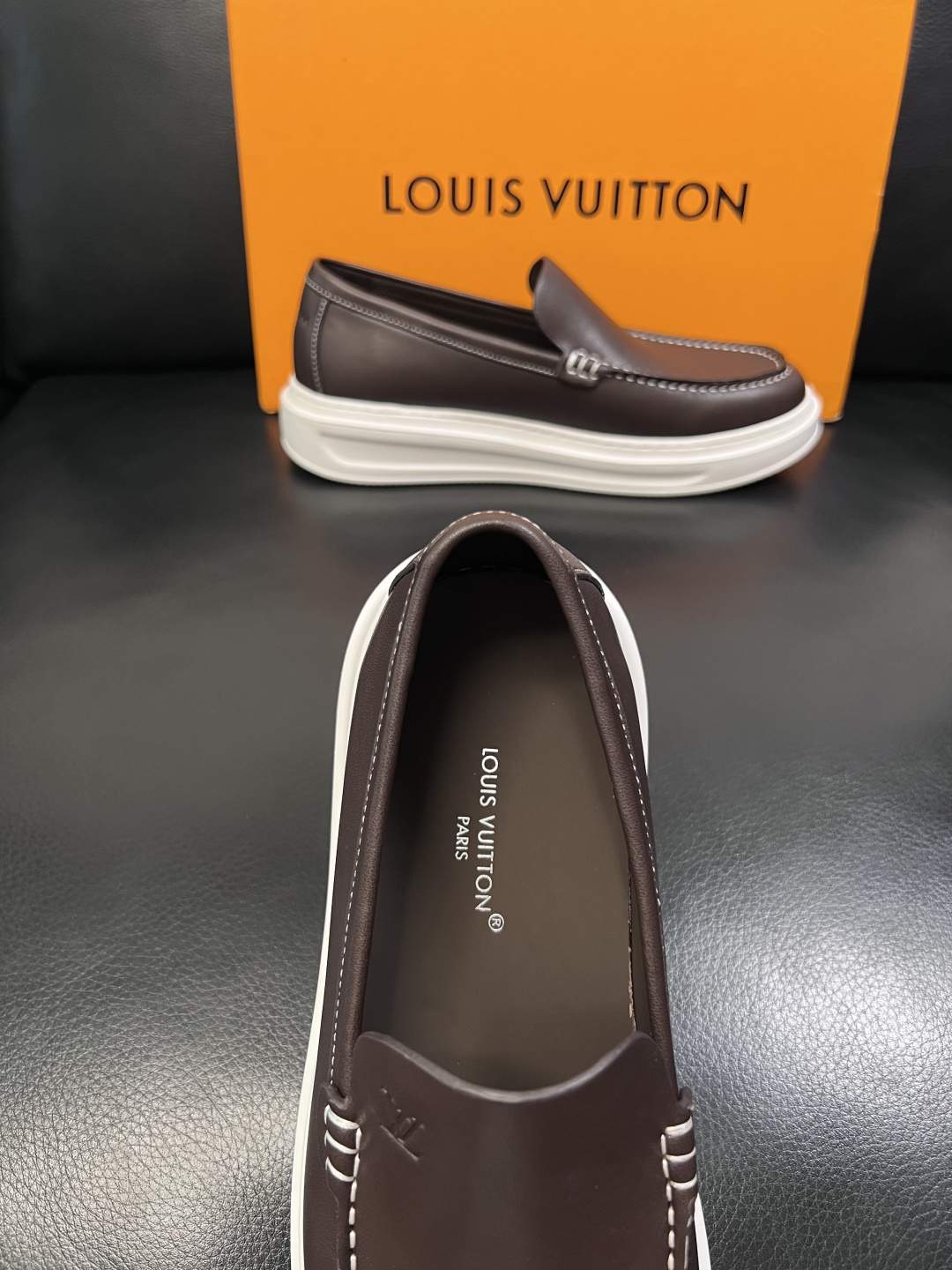Lv  高品质  顶级工艺品  路易威登，运动板鞋专柜同步，鞋面意大利进口，高品质拼接缤纷色彩复杂工艺品