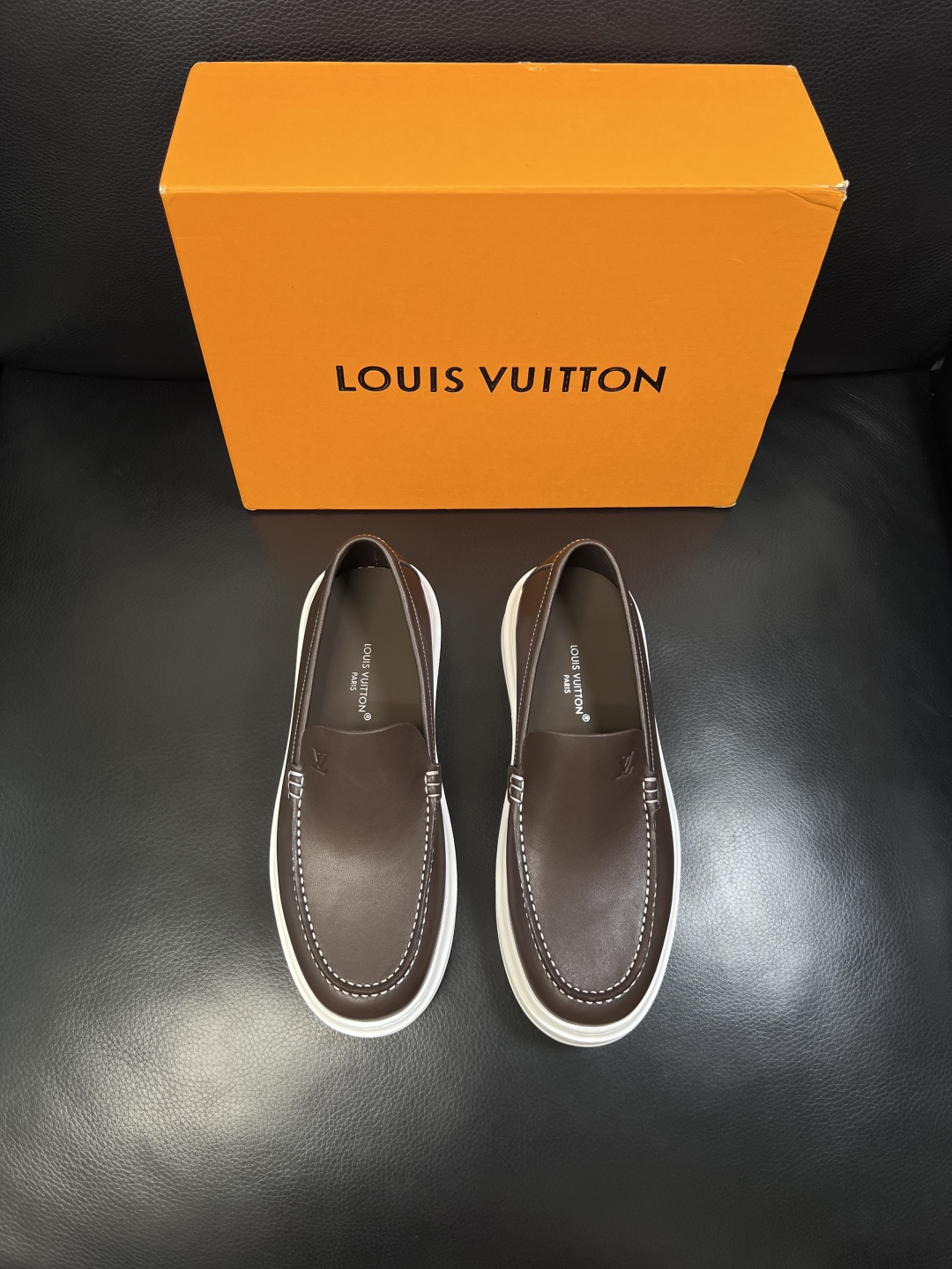 Lv  高品质  顶级工艺品  路易威登，运动板鞋专柜同步，鞋面意大利进口，高品质拼接缤纷色彩复杂工艺品