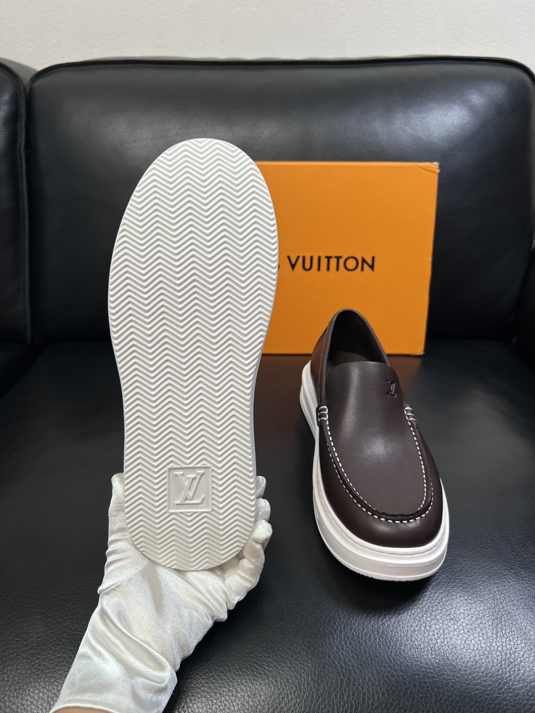 Lv  高品质  顶级工艺品  路易威登，运动板鞋专柜同步，鞋面意大利进口，高品质拼接缤纷色彩复杂工艺品