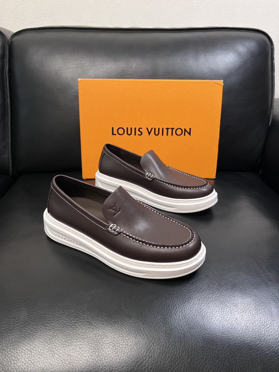 NO:834684,Lv high-quality top crafts Louis Vuitton, sports sneakers counter synchronization, uppers imported from Italy, high-quality splicing colorful complex crafts, imported cowhide lining is soft and comfortable, original soles are specially provided by the original factory, TPU exclusive movable molded soles are super comfortable, original factory follow-up goods, code number 38-44 (customized 45),, louis vuitton, louis vuitton, cowhide19860909Lv 高品质 顶级工艺品 路易威登,运动板鞋专柜同步,鞋面意大利进口,高品质拼接缤纷色彩复杂工艺品,进口牛皮里垫柔软舒适,鞋底原厂特供原版底,TPU独家活动成型底超级舒适,原厂跟单货,码数 38-44（订做 45）,,louis vuitton,louis vuitton,cowhide,Men's shoes