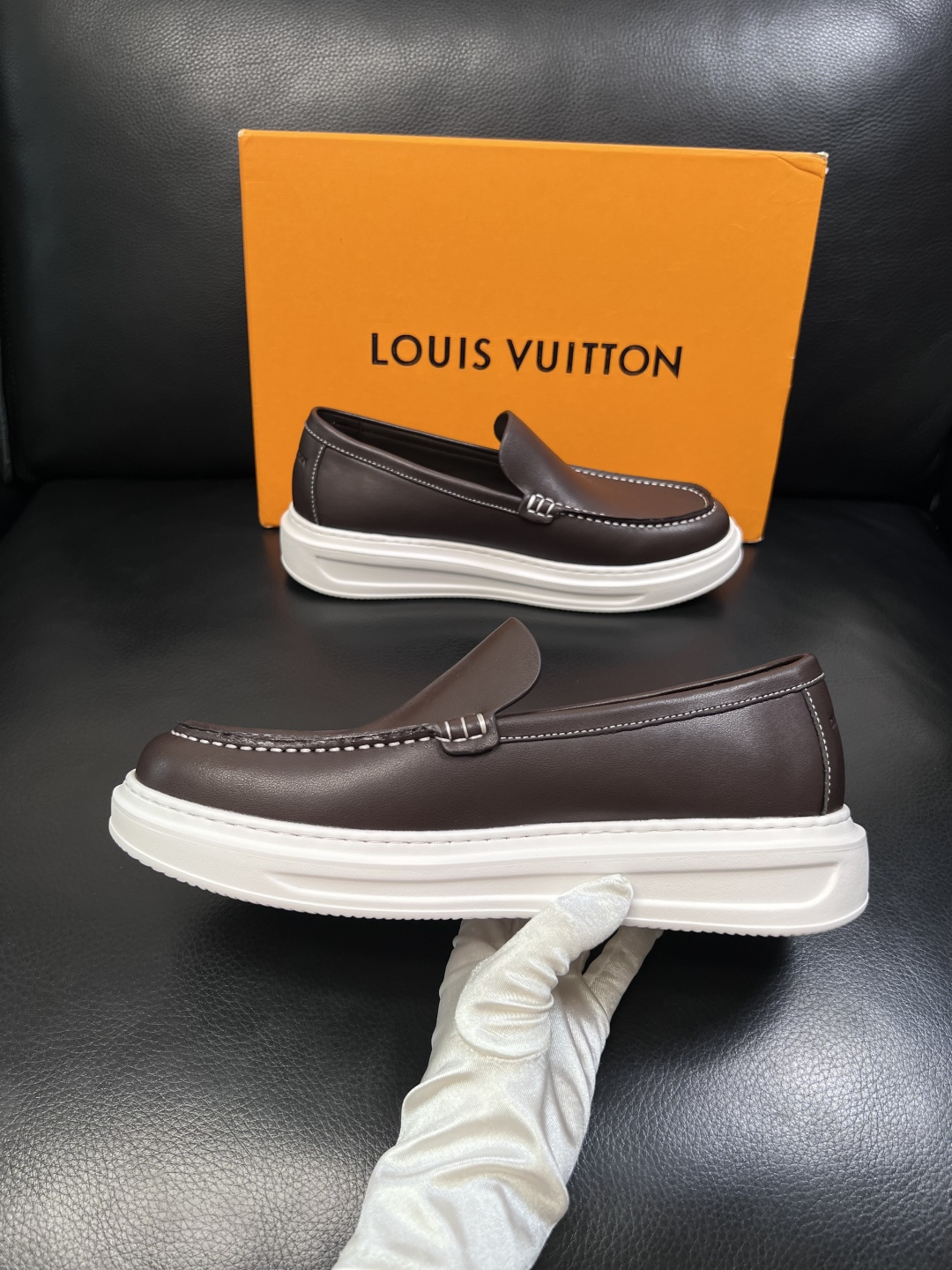 Lv  高品质  顶级工艺品  路易威登，运动板鞋专柜同步，鞋面意大利进口，高品质拼接缤纷色彩复杂工艺品