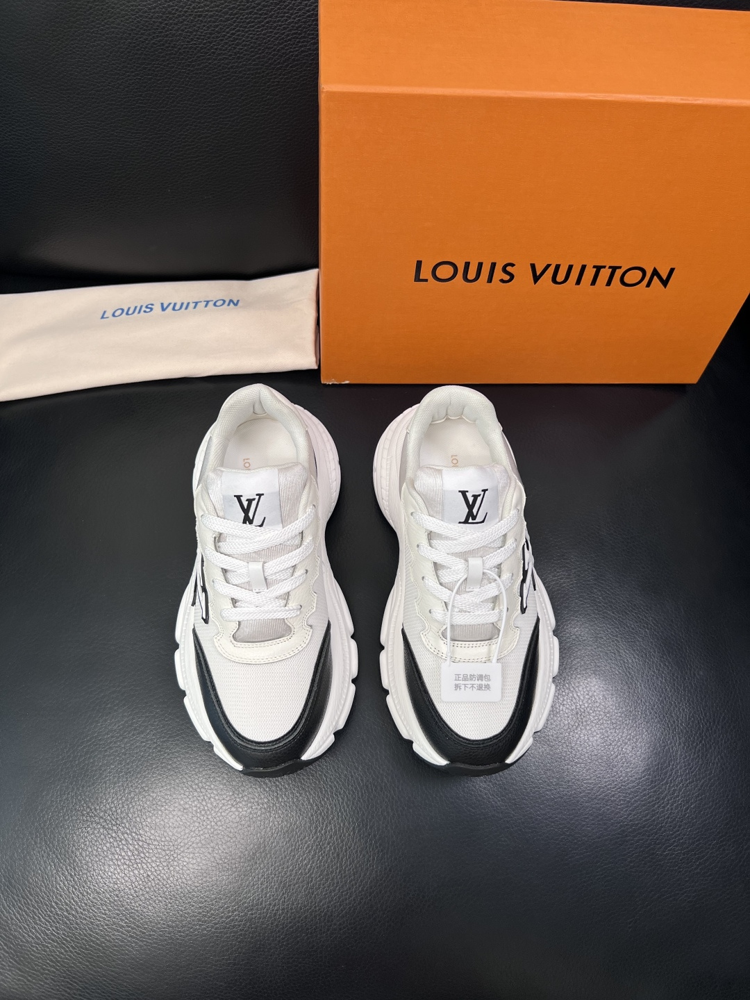 Lv 高品质  顶级工艺品  路易威登，专柜同步原厂配置，鞋面意大利进口，高品质拼接缤纷色彩复杂工艺品，