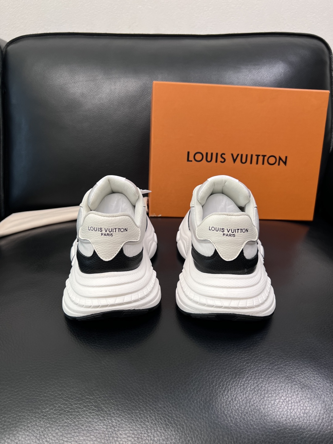 Lv 高品质  顶级工艺品  路易威登，专柜同步原厂配置，鞋面意大利进口，高品质拼接缤纷色彩复杂工艺品，