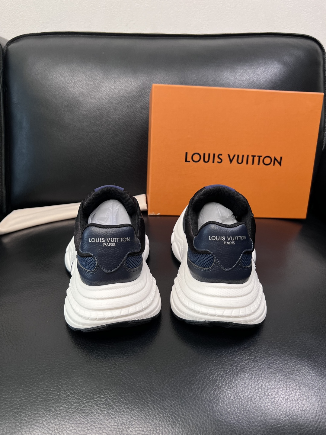 Lv 高品质  顶级工艺品  路易威登，专柜同步原厂配置，鞋面意大利进口，高品质拼接缤纷色彩复杂工艺品，
