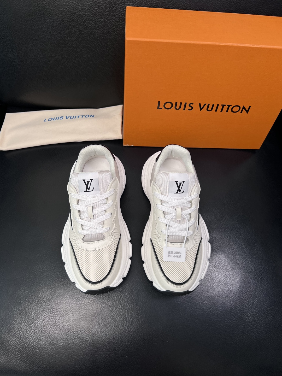 Lv 高品质  顶级工艺品  路易威登，专柜同步原厂配置，鞋面意大利进口，高品质拼接缤纷色彩复杂工艺品，