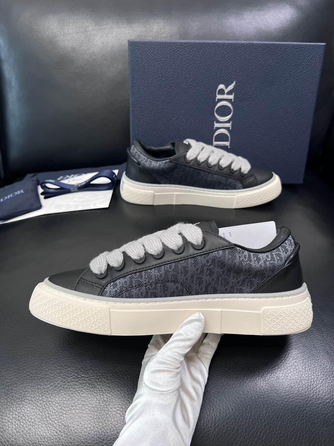 Dior 顶级工艺品 迪奥  专柜同步 原厂配置，意大利进口原版牛皮面料，透气舒适进口水染牛里垫，鞋底：