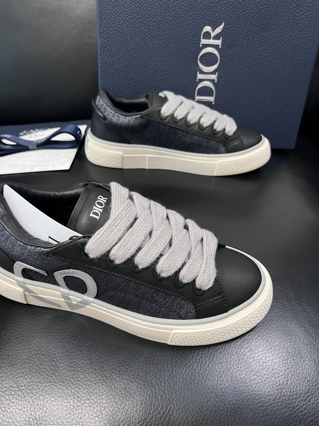 Dior 顶级工艺品 迪奥  专柜同步 原厂配置，意大利进口原版牛皮面料，透气舒适进口水染牛里垫，鞋底：