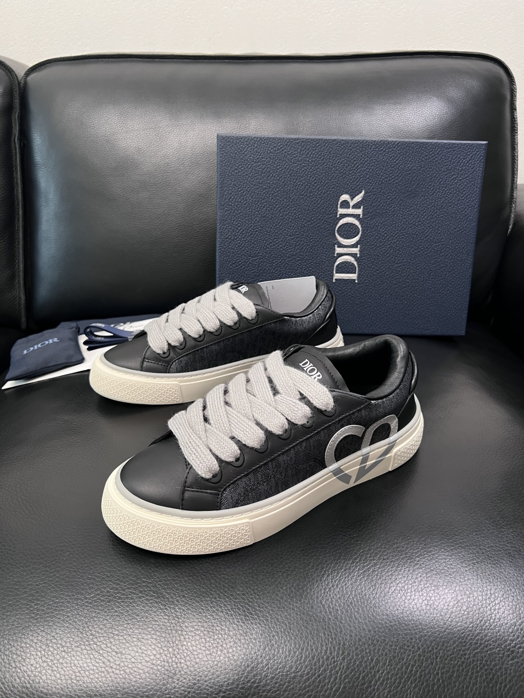 Dior 顶级工艺品 迪奥  专柜同步 原厂配置，意大利进口原版牛皮面料，透气舒适进口水染牛里垫，鞋底：