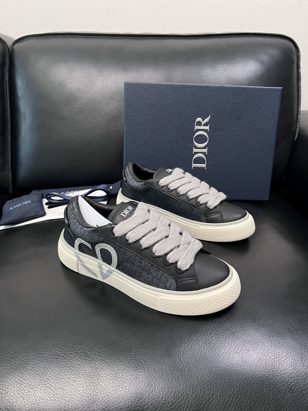 Dior 顶级工艺品 迪奥  专柜同步 原厂配置，意大利进口原版牛皮面料，透气舒适进口水染牛里垫，鞋底：