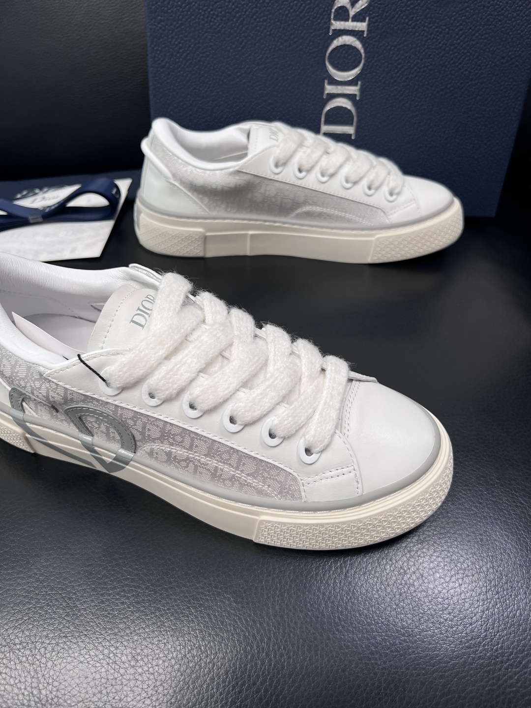 Dior 顶级工艺品 迪奥  专柜同步 原厂配置，意大利进口原版牛皮面料，透气舒适进口水染牛里垫，鞋底：