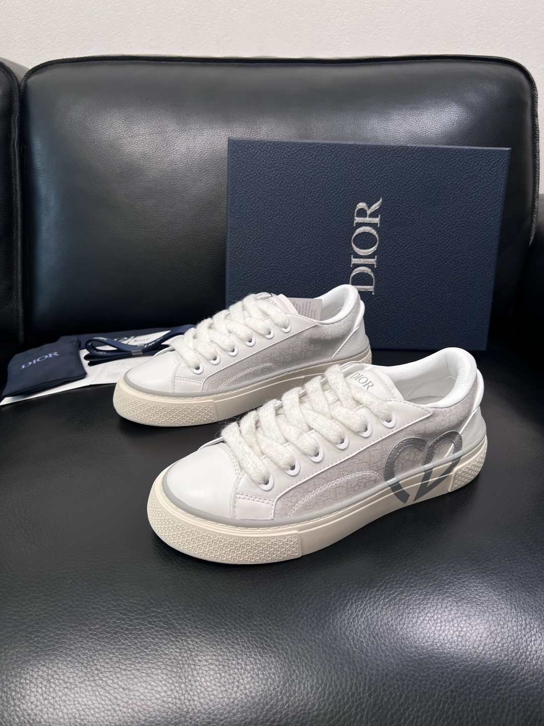 Dior 顶级工艺品 迪奥  专柜同步 原厂配置，意大利进口原版牛皮面料，透气舒适进口水染牛里垫，鞋底：