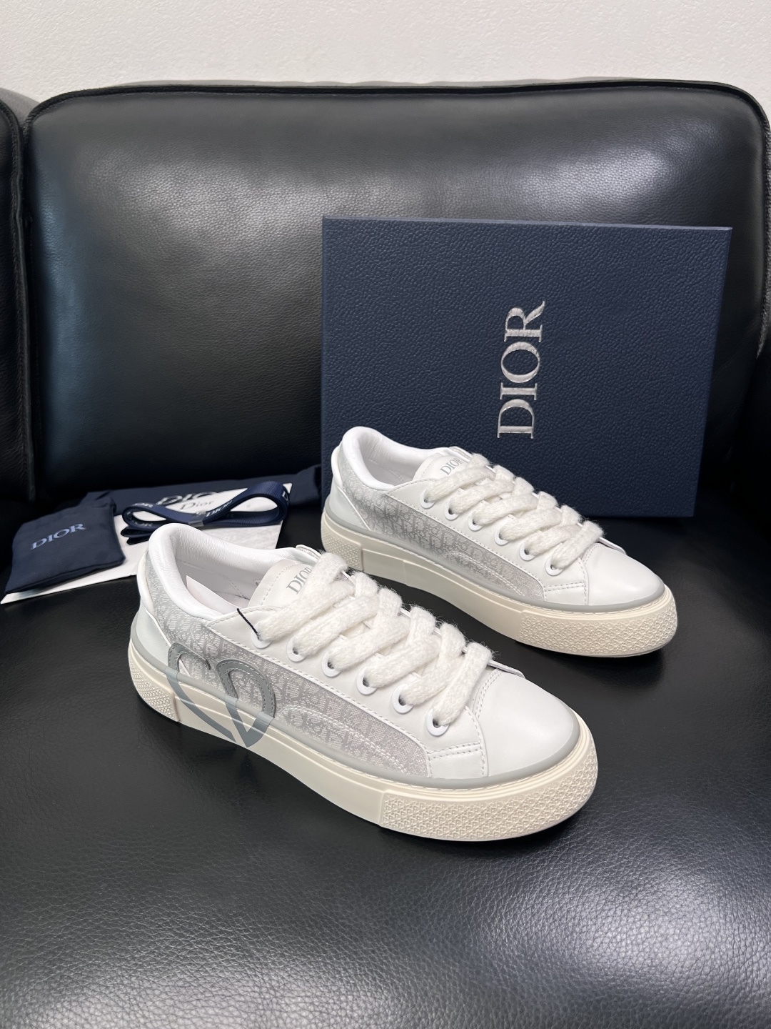 Dior 顶级工艺品 迪奥  专柜同步 原厂配置，意大利进口原版牛皮面料，透气舒适进口水染牛里垫，鞋底：