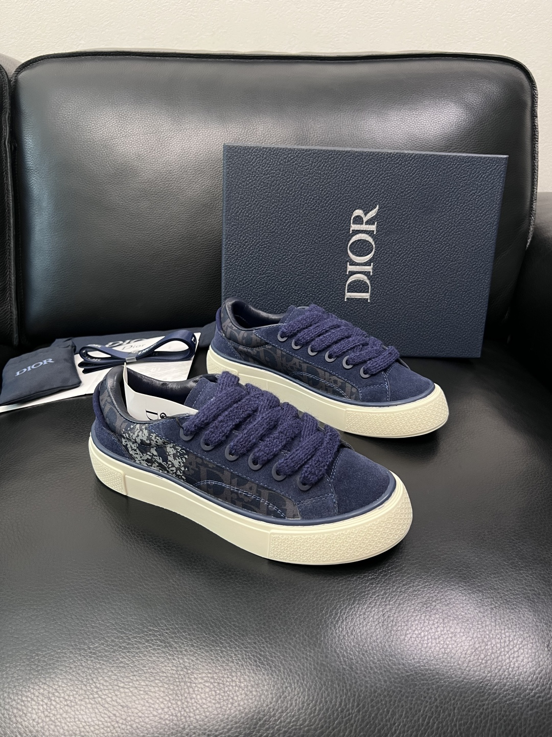 Dior 顶级工艺品 迪奥  专柜同步 原厂配置，意大利进口原版牛皮面料，透气舒适进口水染牛里垫，鞋底：